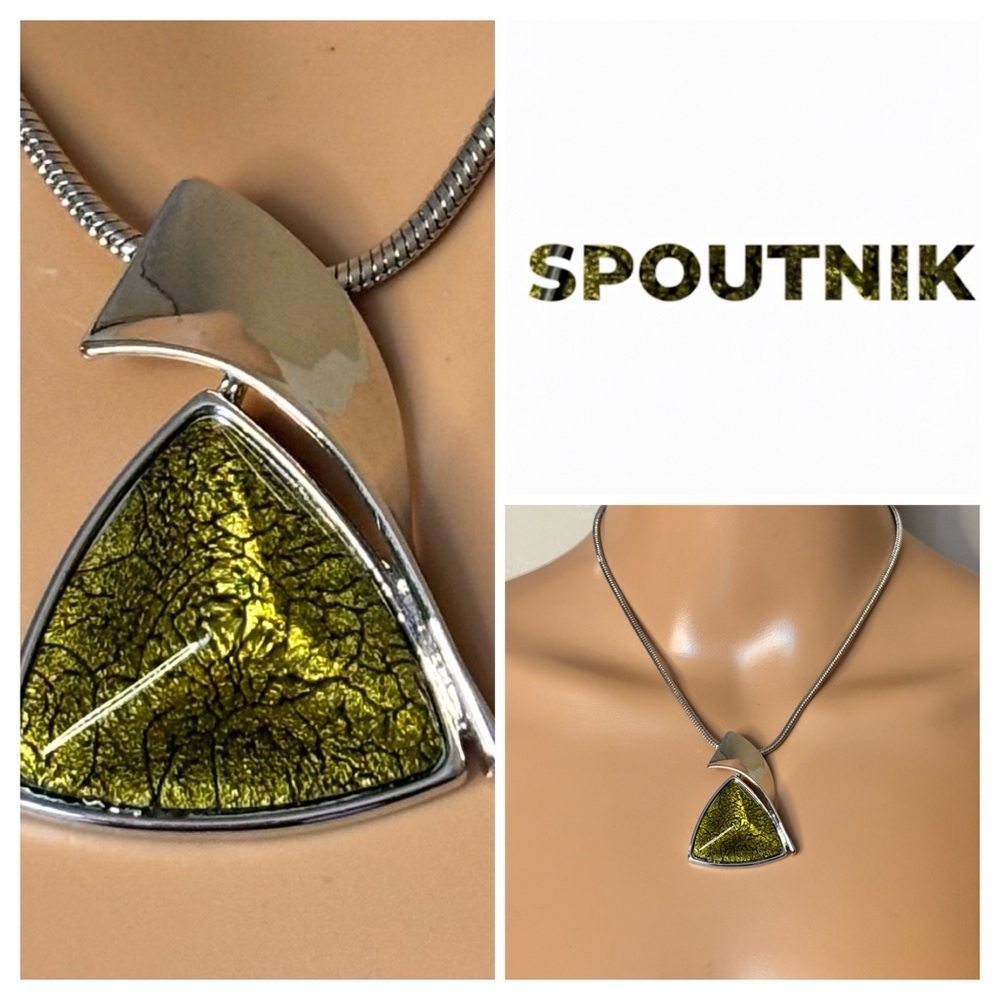 SPOUTNIK Modernist Striking Chartreuse Green Stone Necklace